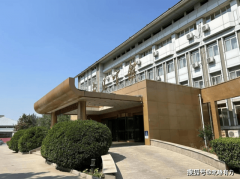 接管磅礴旧事采访时说：“他还让我跪正在卫生